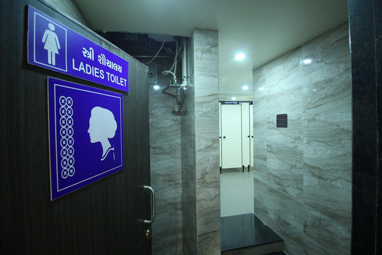 Jackpot Room In & Out Dormitory 아흐메다바드 외부 사진