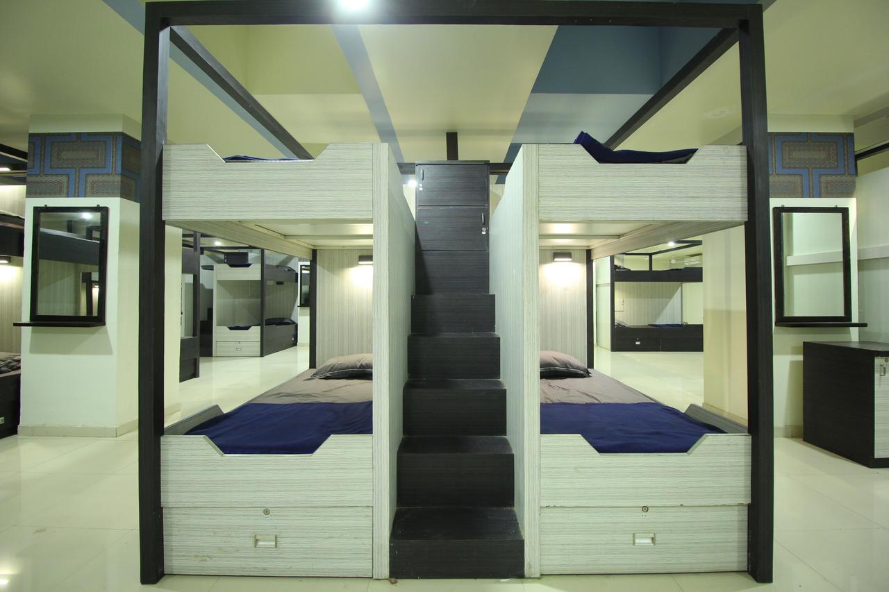 Jackpot Room In & Out Dormitory 아흐메다바드 외부 사진