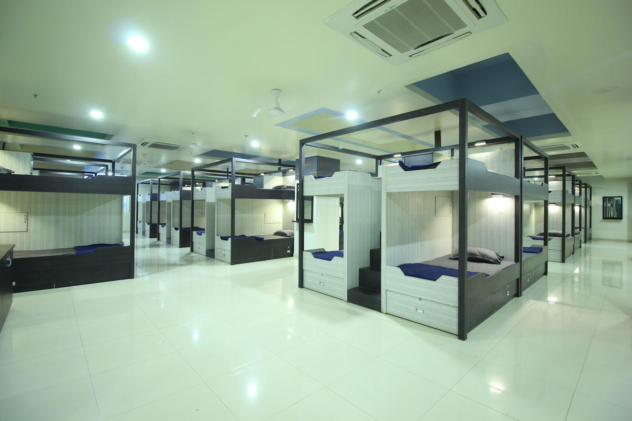 Jackpot Room In & Out Dormitory 아흐메다바드 외부 사진