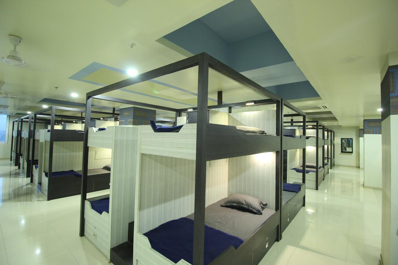 Jackpot Room In & Out Dormitory 아흐메다바드 외부 사진