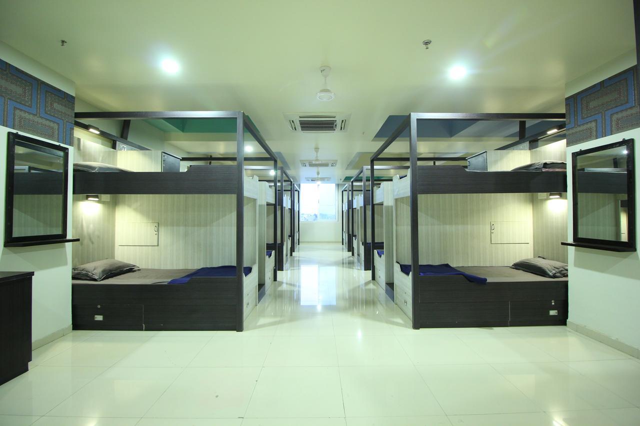 Jackpot Room In & Out Dormitory 아흐메다바드 외부 사진