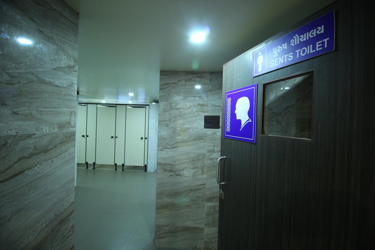 Jackpot Room In & Out Dormitory 아흐메다바드 외부 사진