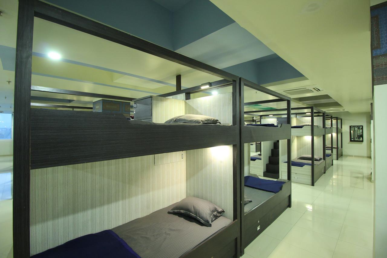 Jackpot Room In & Out Dormitory 아흐메다바드 외부 사진