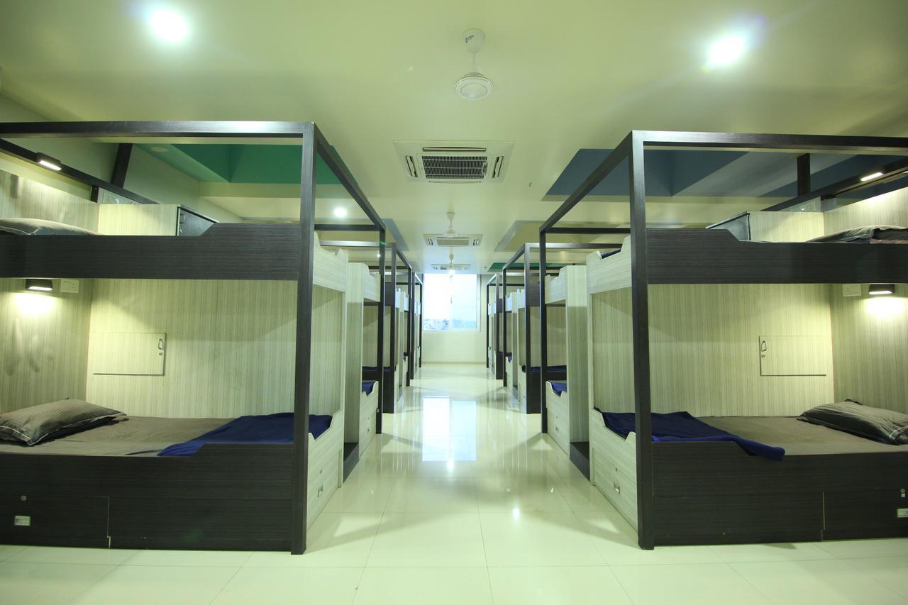 Jackpot Room In & Out Dormitory 아흐메다바드 외부 사진